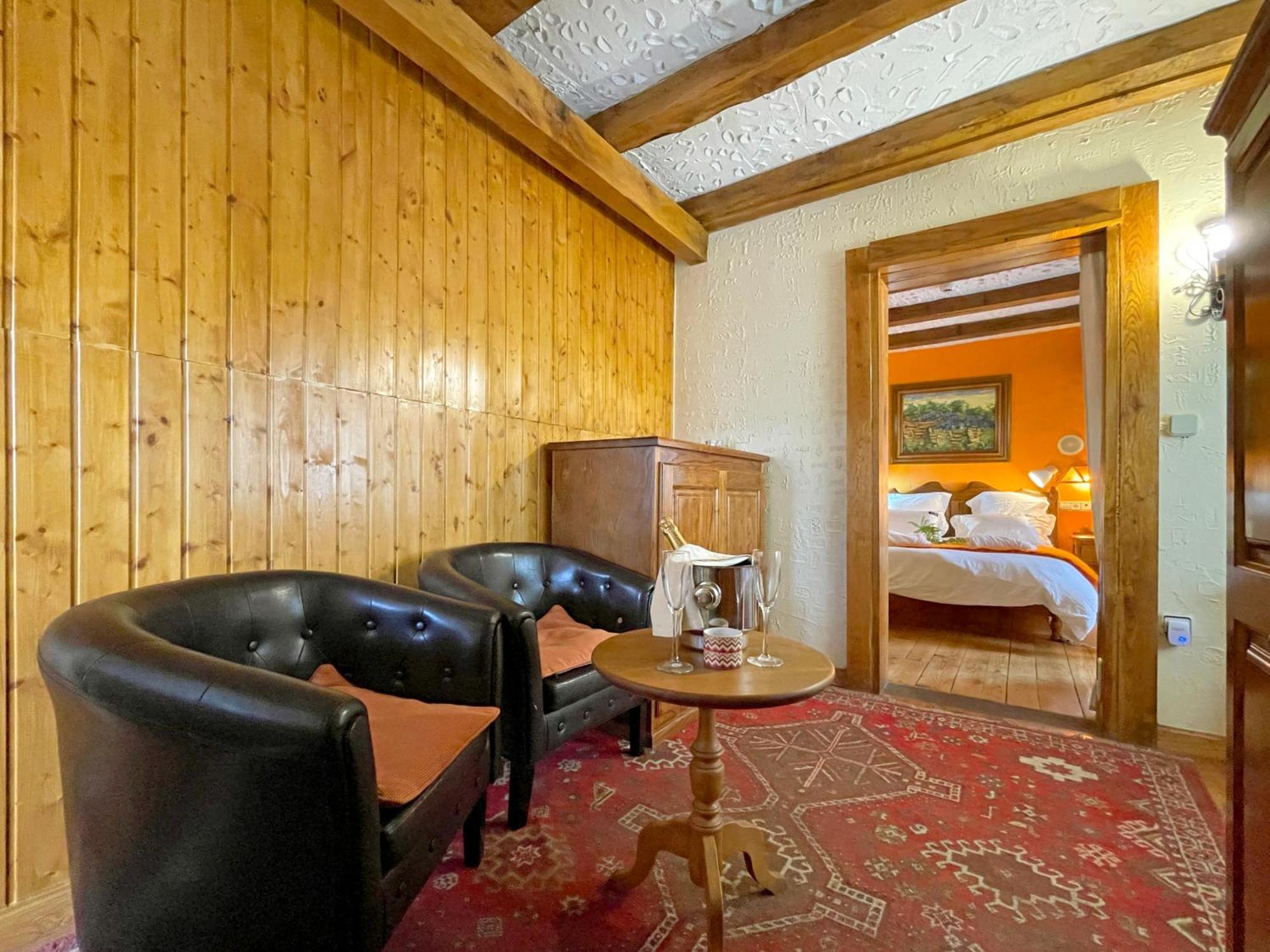 Hotel Peruskenea Jaunsaras Eksteriør bilde